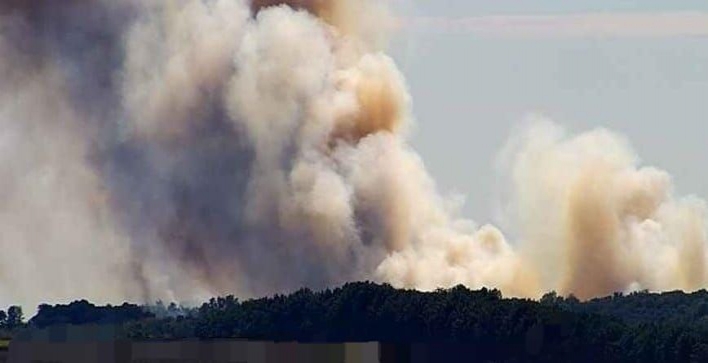 Лісова пожежа, спричинена ворожим обстрілом, перекинулась на російську сторону фото