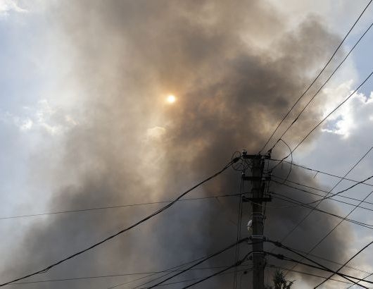 В окупованому Криму біля Сак почалася сильна пожежа фото