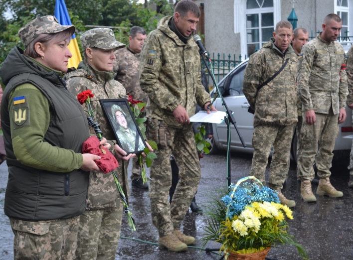 У Глухові попрощались із загиблим на війні захисником України фото