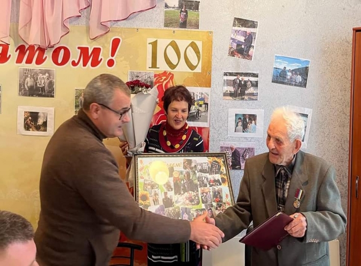 На Конотопщині ветеран Другої світової війни відзначив 100-річчя фото