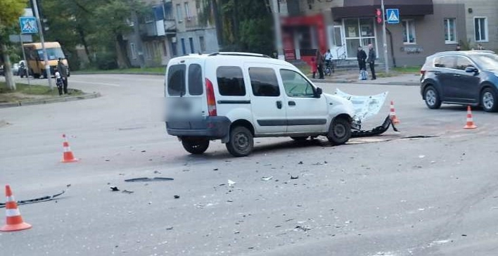 У Сумах через аварію на перехресті пасажирка потрапила до лікарні фото