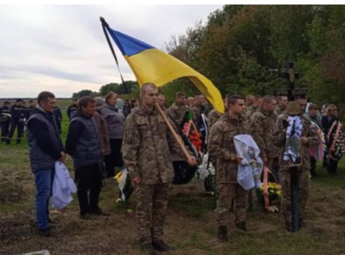 На Конотопщині провели в останню путь захисника України фото На Конотопщині провели в останню путь захисника України фото