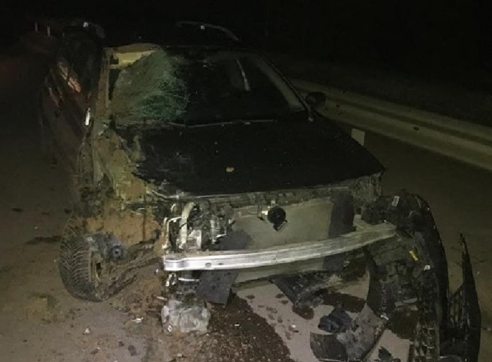 У Сумах п’яний водій серед ночі розбив автівку об габіон фото
