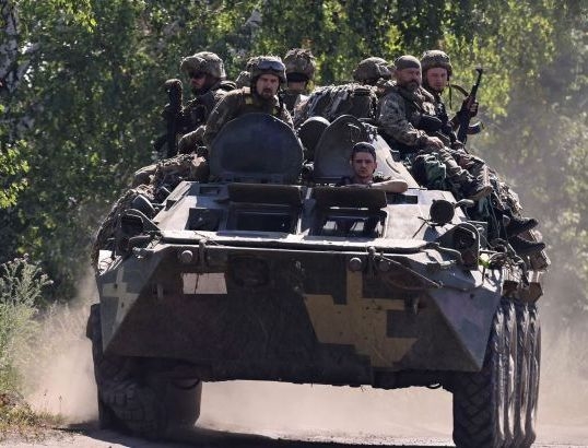 Майже 500 окупантів та гелікоптер: Генштаб назвав втрати росіян за добу