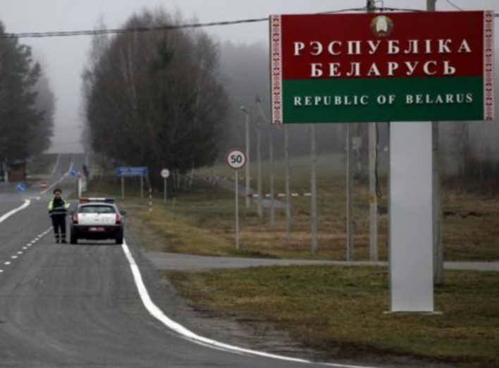 Зеленський відповів на петицію про скасування безвізу з Білоруссю фото