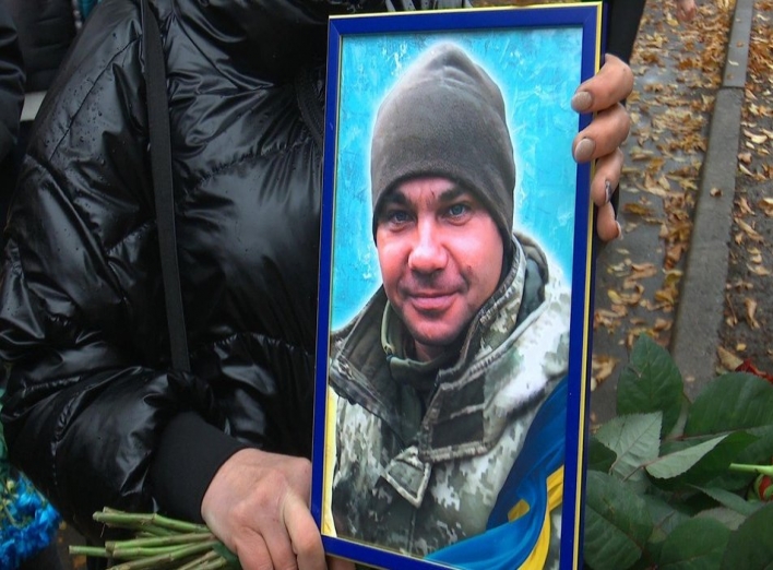 У Сумах попрощалися із загиблим солдатом Максимом Ушаковим фото