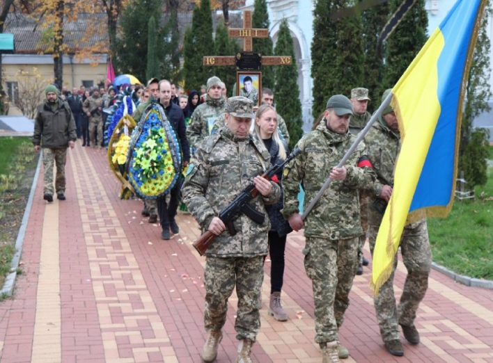 У Сумах провели в останню путь захисника України фото