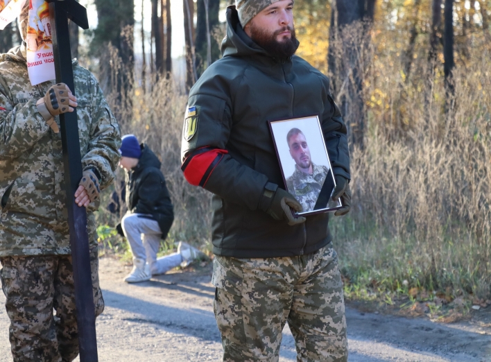 Тростянець провів в останню путь загиблого захисника України фото