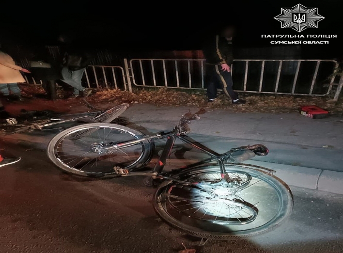 Вночі у Сумах двоє велосипедистів потрапили під колеса авто фото