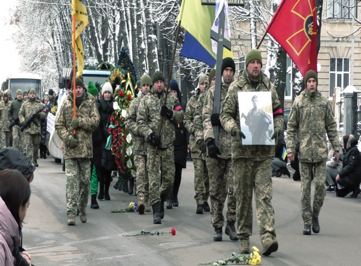 У Лебедині попрощалися із захисником, який загинув на Луганщині ще в травні фото