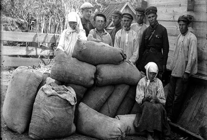 У Сумах відкрили онлайн виставку до 90-х роковин Голодомору 1932-33 років фото