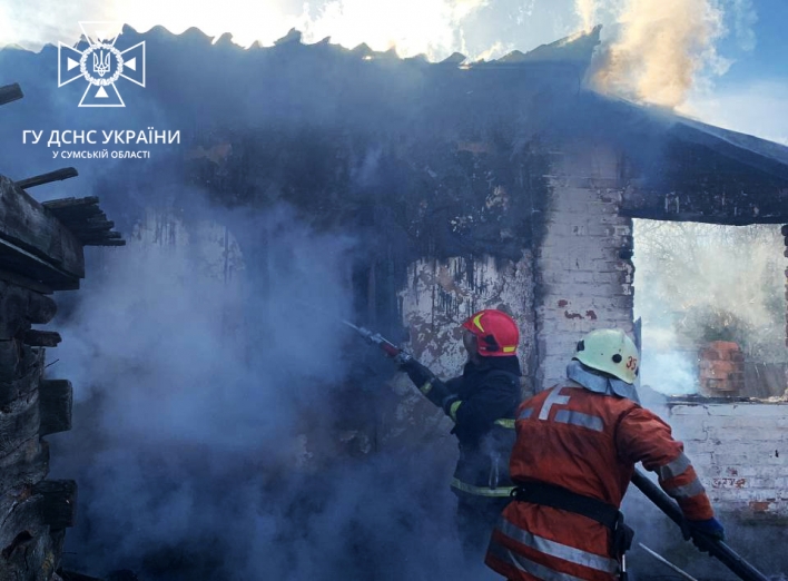 На Сумщині на пожежі загинув чоловік, інший — у лікарні фото
