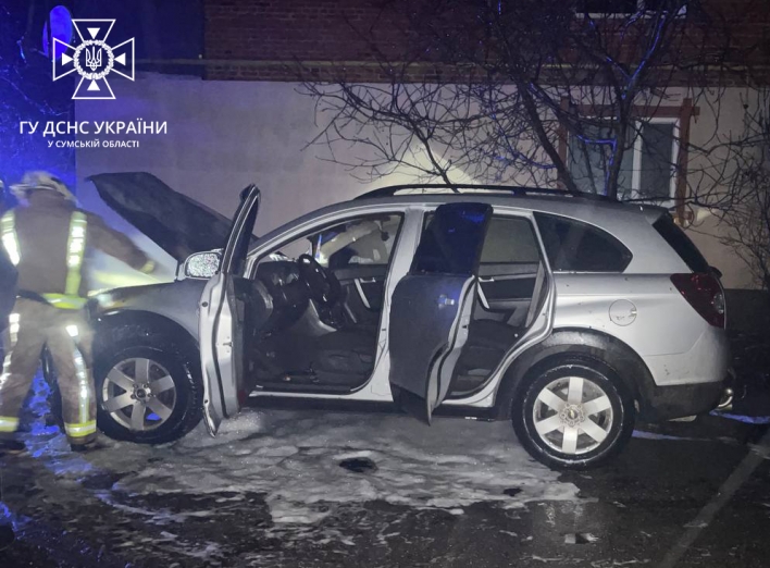 11 грудня на Сумщині вогнеборці ліквідували пожежу автомобіля фото 11 грудня на Сумщині вогнеборці ліквідували пожежу автомобіля фото