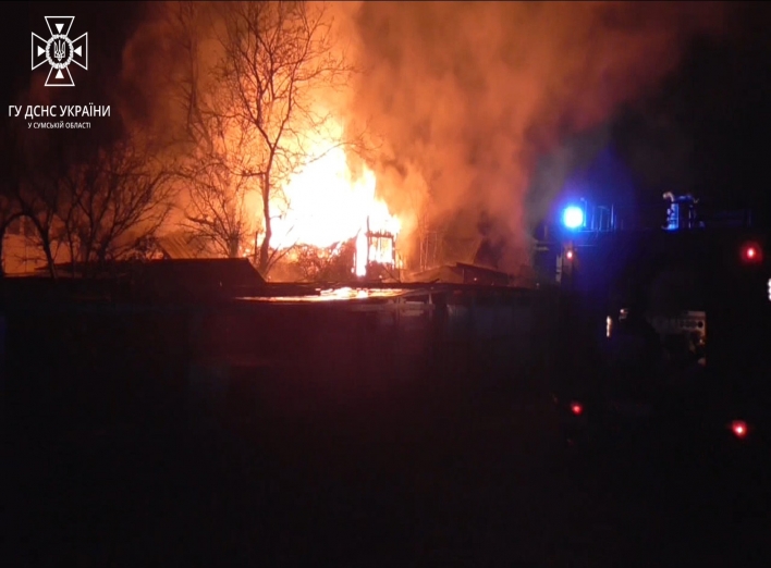 Вночі росіяни влучили у житловий будинок і пошкодили ЛЕП на Середина-Будщині фото