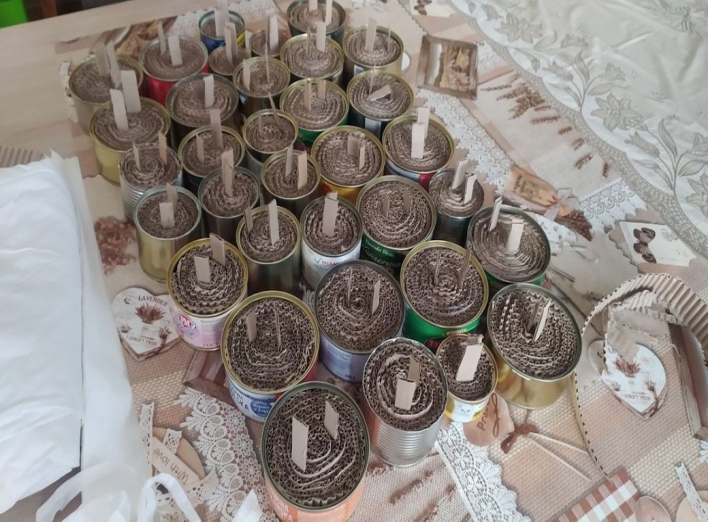 До Сум з Литви благодійники передали 22 тонни парафіну для окопних свічок фото