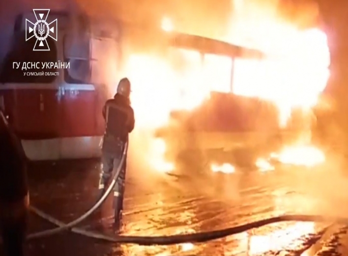 У Конотопі посеред дороги загорівся трамвай (відео) фото
