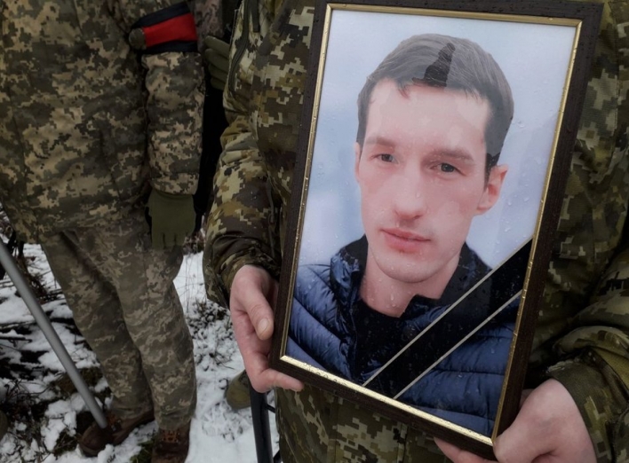 У Сумській громаді попрощалися з загиблим солдатом Богданом Федоренком фото