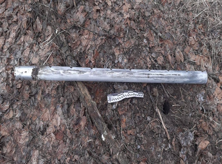 На Сумщині біля газопроводу виявили частину боєприпасу від “Граду” фото