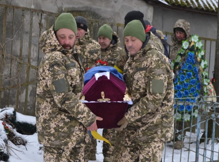 У Глухові попрощались із солдатом Павлом Кириченком фото У Глухові попрощались із солдатом Павлом Кириченком фото