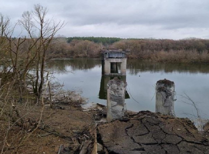 Майже 372 млн грн екологічних збитків завдали росіяни підривом мосту на Сумщині фото