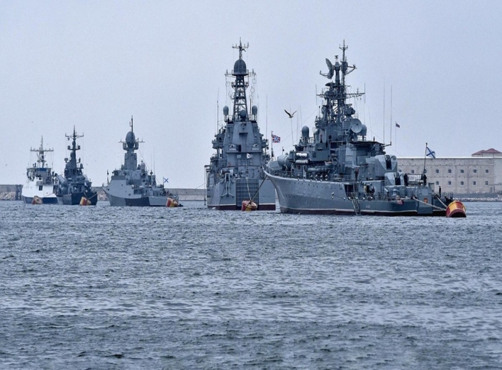 Росія тримає у Чорному морі 6 ракетоносіїв з 30 "Калібрами" фото