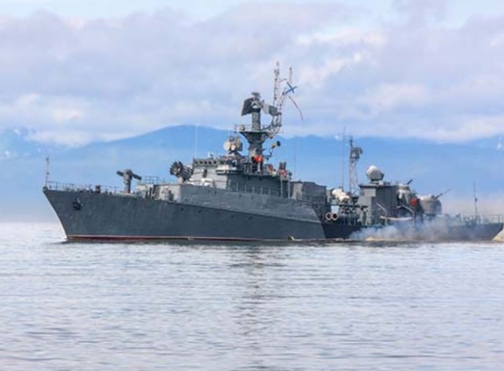 Росія тримає у Чорному морі шість ракетоносіїв фото