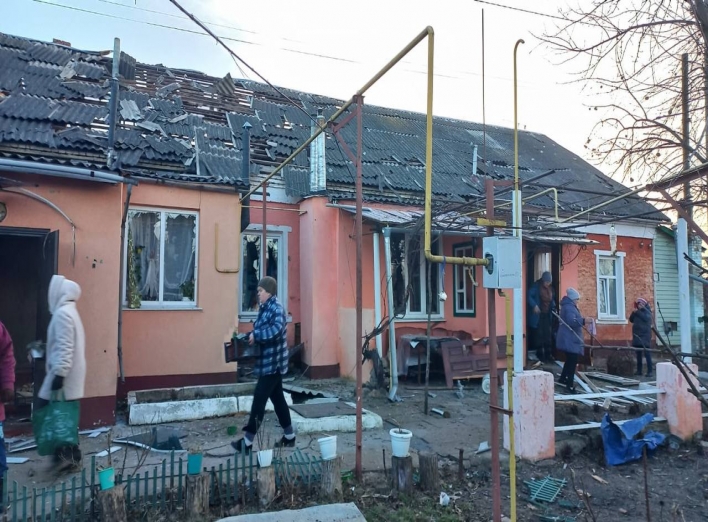 Рашисти обстріляли житлові будинки та залізницю у Ворожбі фото