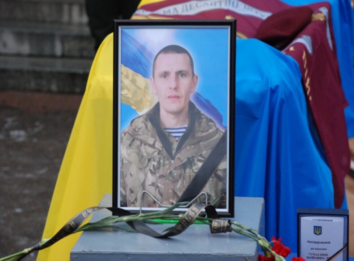 У Шостці попрощалися із захисником України Олександром Плахутою фото