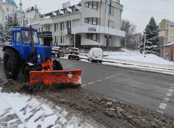 Під кінець зими у Сумах хочуть збільшити кількість вулиць, з яких будуть прибирати сніг комунальники фото
