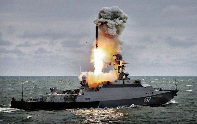 Росія тримає у Чорному морі десяток кораблів: серед них є ракетоносії фото
