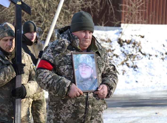 Тростянецька громада попрощалася із загиблим героєм фото