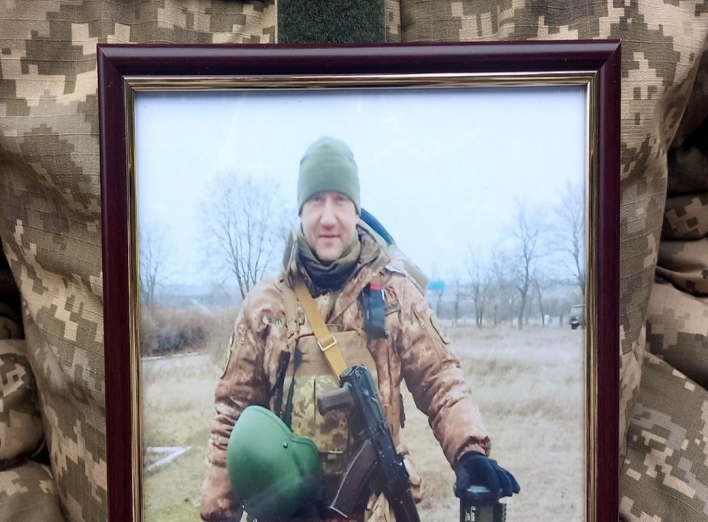У Сумах поховали військового Романа Бондаренка, який загинув на Донеччині фото