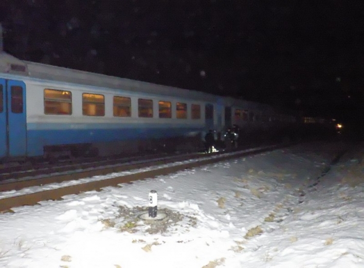 На Сумщині потяг наїхав на п'яного чоловіка, який заснув на колії фото