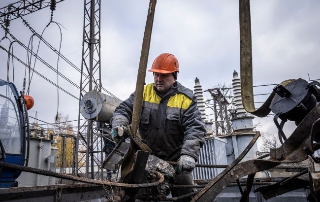 Енергосистема України працює з резервом, але є пошкодження ліній фото