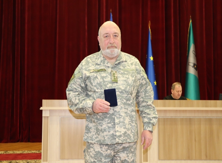 Сумському воїну вручили відзнаку «Захисник України. Герой міста Суми» фото