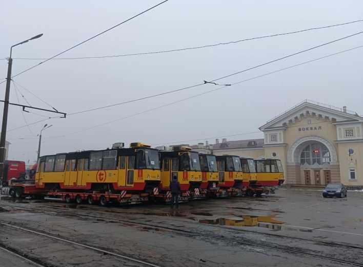 5 трамвайних вагонів з Варшави прибули до Конотопа (відео) фото