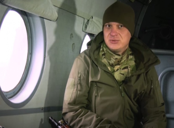Вертолітник з Сум першим прорвався на “Азовсталь” рік тому (відео) фото