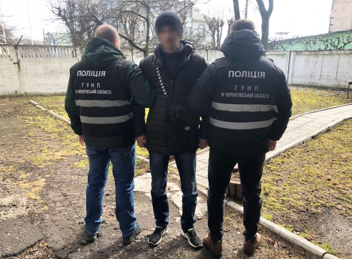 «Ваша дочка потрапила в ДТП»: ніжинські поліцейські затримали шахраїв з Сумщини