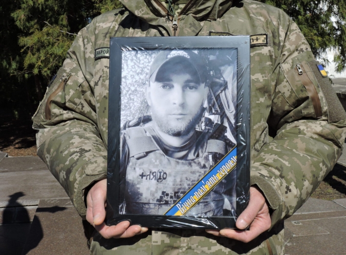 Роменська громада провела в останню путь українського захисника фото