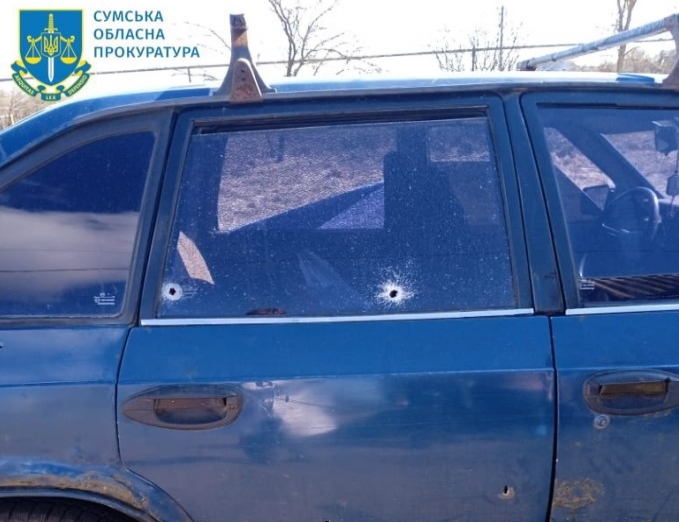 На Сумщині розслідують обстріл цивільної автівки з боку рашистів фото