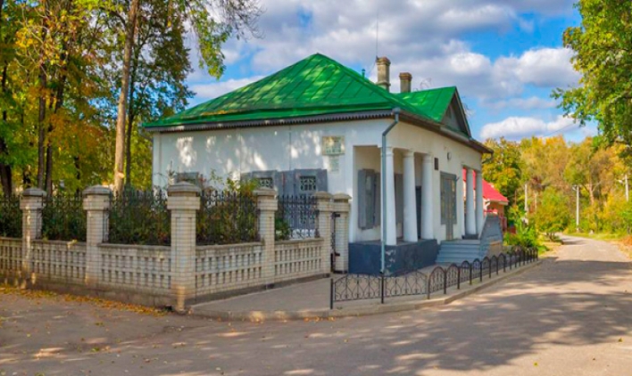 Сумські депутати відмовилися прийняти у власність громади музей Чехова фото