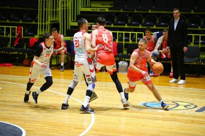 Сумські баскетболісти обіграли харків'ян, але у “фінал чотирьох” не пробився фото