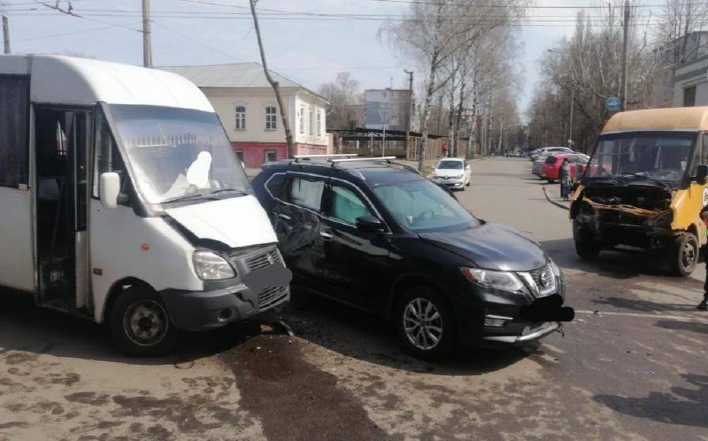 У Сумах в ДТП з двома маршрутками шестеро травмованих, у тому числі троє дітей