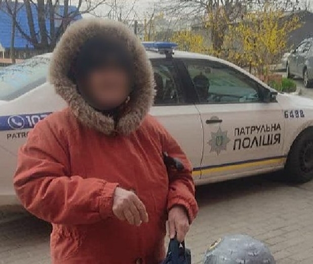 Сумські патрульні повернули додому 75-річну бабусю, яка загубилася