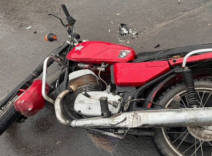 У Сумах п'яний мотоцикліст без прав влаштував ДТП фото