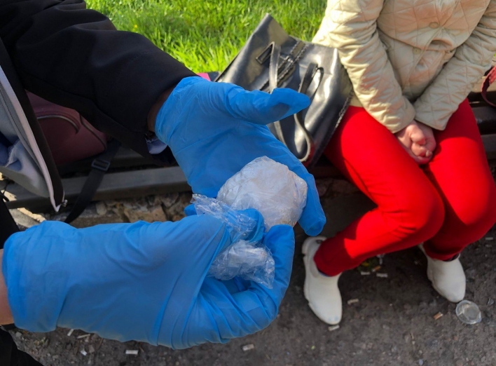 На Сумщині поліція затримала трьох дилерів та наркокур’єра фото