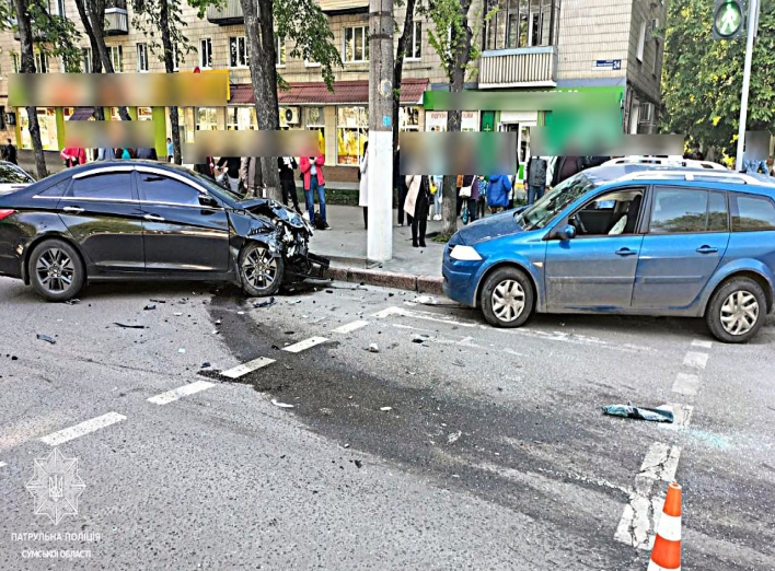 У Сумах зіткнулися дві автівки: обидва водії в лікарні фото