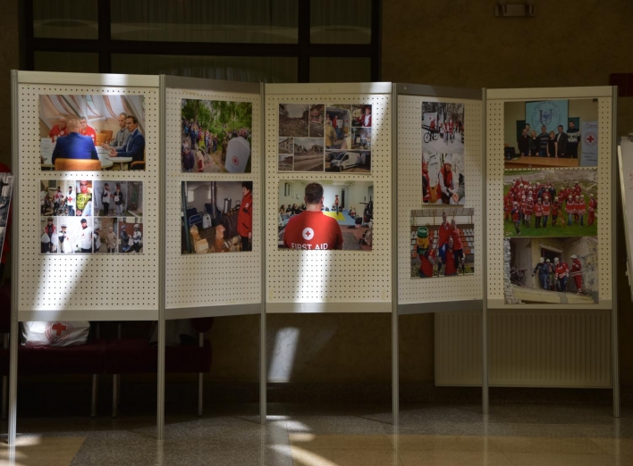 У Сумах відкрили виставку до 160-річчя утворення Міжнародного Комітету Червоного Хреста фото