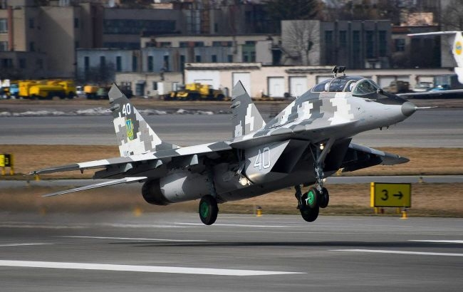 Польща передала Україні 14 винищувачів МіГ-29 фото