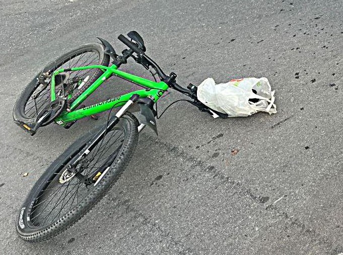 У Сумах водій збив велосипедиста і поїхав далі фото